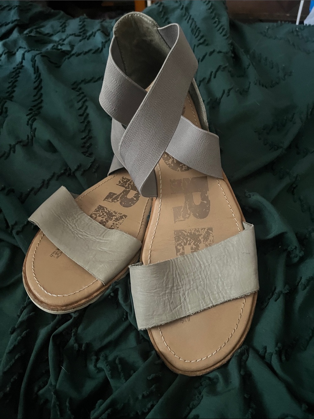 Sorel leather and Strap Gray/ green Women’s Sandals worn 2 times